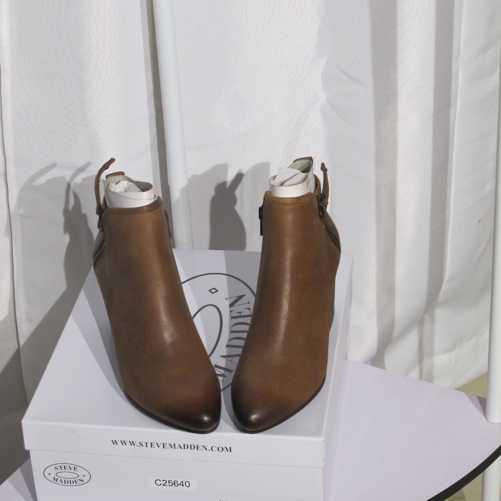 New In Box-Steve Madden- Julius Leather Boots